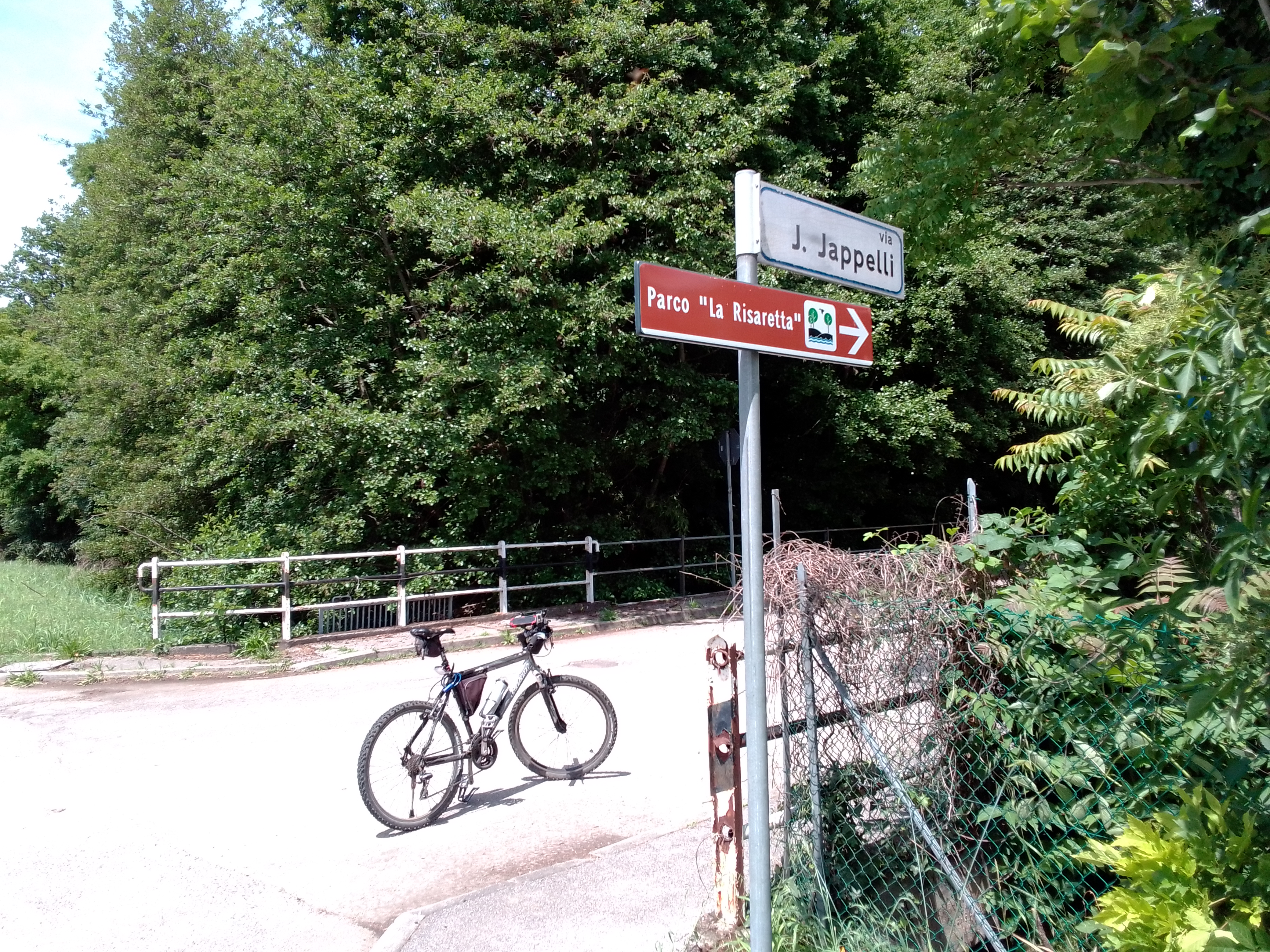 Hebe Bild 7 entlang der Bikemap-Route "TREVISO-OSTIGLIA 4 - DA PIOMBINO DESE A CAMPOSAMPIERO E RITORNO" hervor