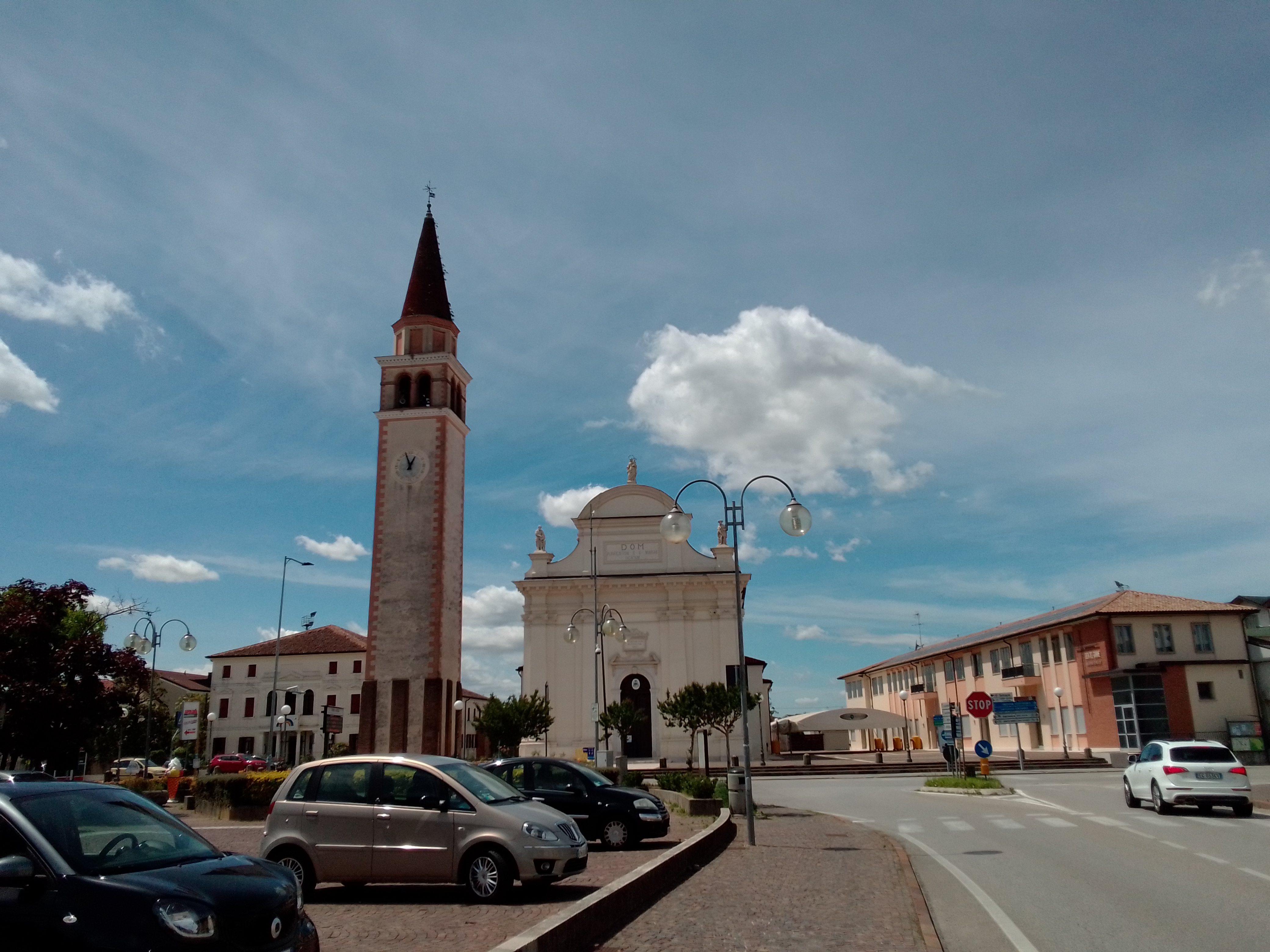 Hebe Bild 9 entlang der Bikemap-Route "TREVISO-OSTIGLIA 4 - DA PIOMBINO DESE A CAMPOSAMPIERO E RITORNO" hervor