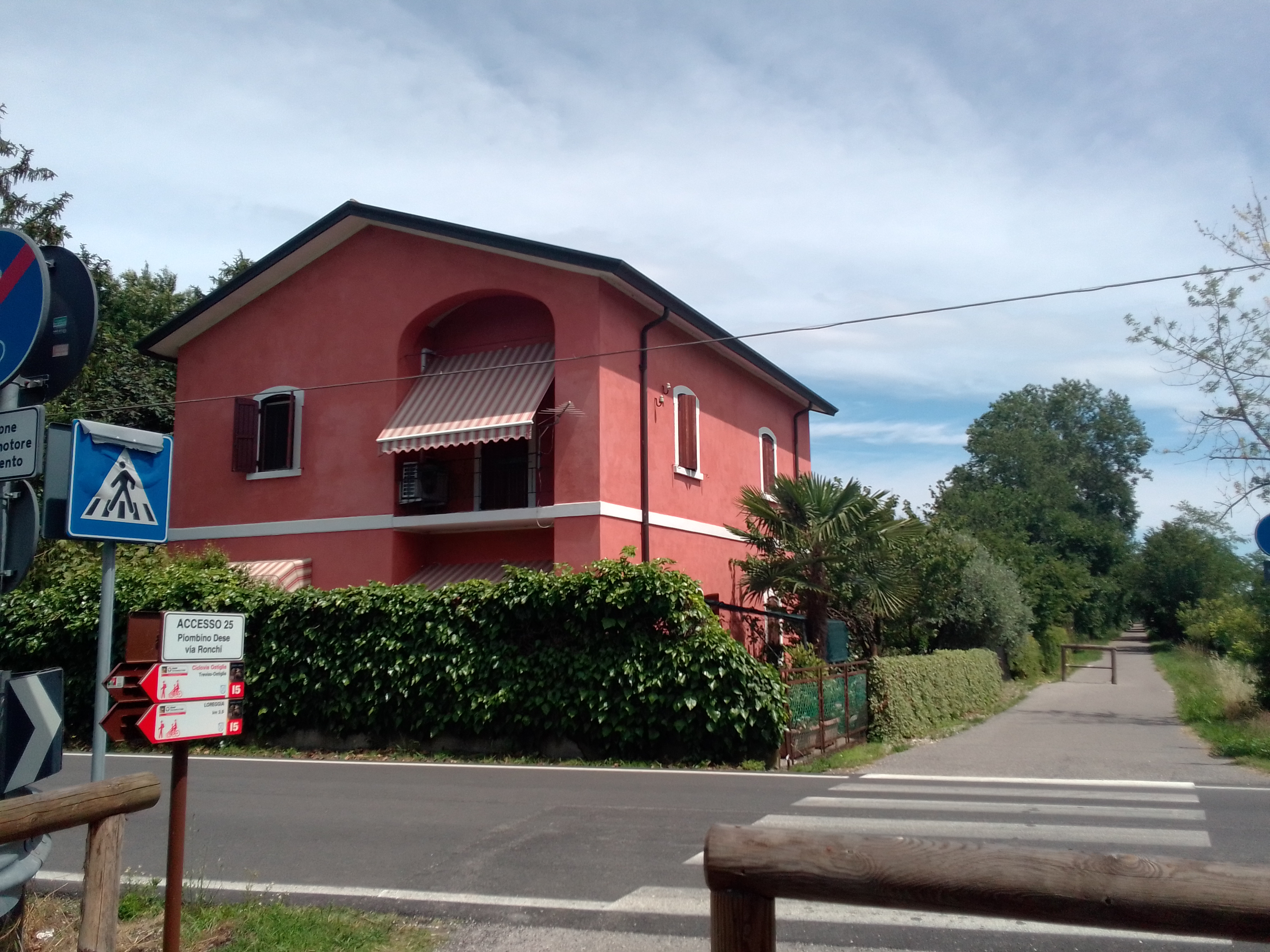 Hebe Bild 3 entlang der Bikemap-Route "TREVISO-OSTIGLIA 4 - DA PIOMBINO DESE A CAMPOSAMPIERO E RITORNO" hervor