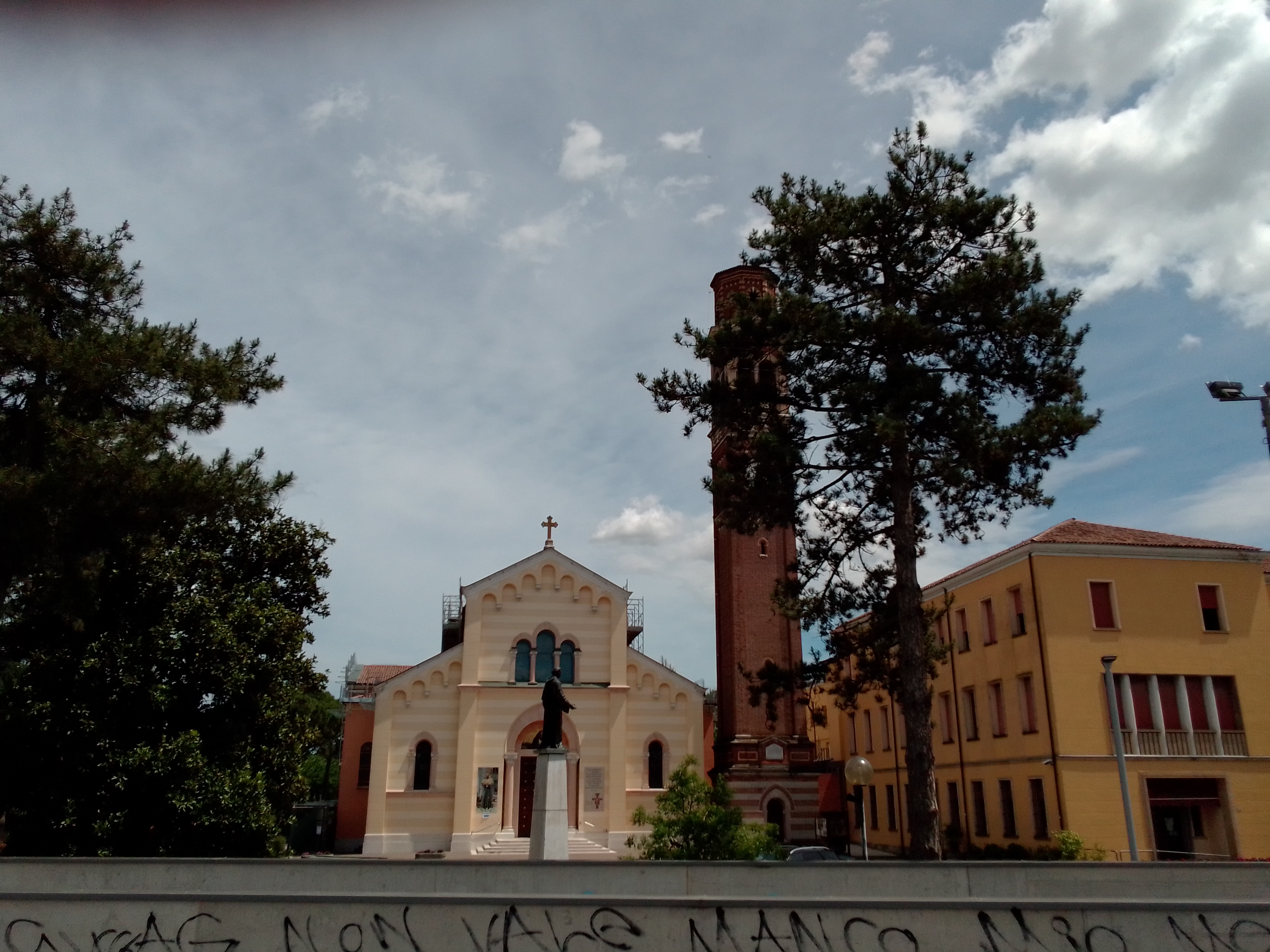 Hebe Bild 14 entlang der Bikemap-Route "TREVISO-OSTIGLIA 4 - DA PIOMBINO DESE A CAMPOSAMPIERO E RITORNO" hervor