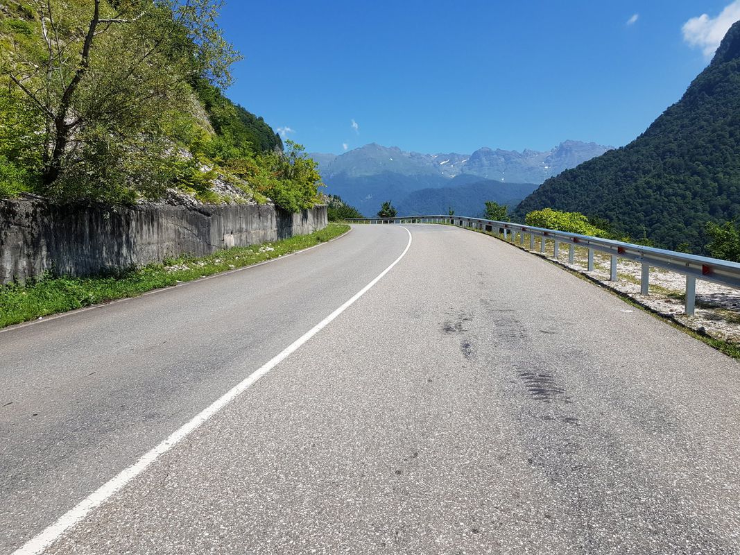 Gruzja - Pętla Swanecka, dzień 2: Jvari - Khaishi (Georgia - Svaneti Loop day 2)