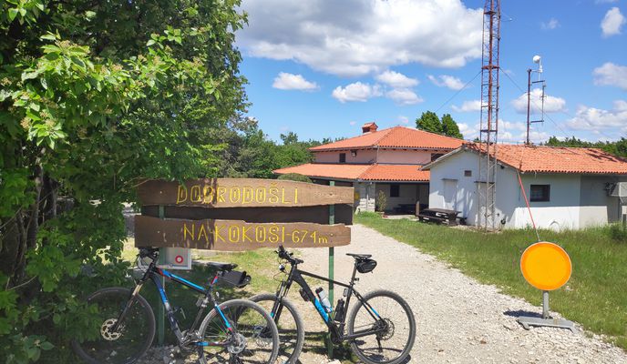Photo 1 of the Bikemap route "Divača - Artviže - Kokoška - Divača"