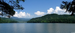 Hebe Bild 1 entlang der Bikemap-Route "Baia Mare-Lacul Firiza-Vl.Pistruia -Baia Mare" hervor