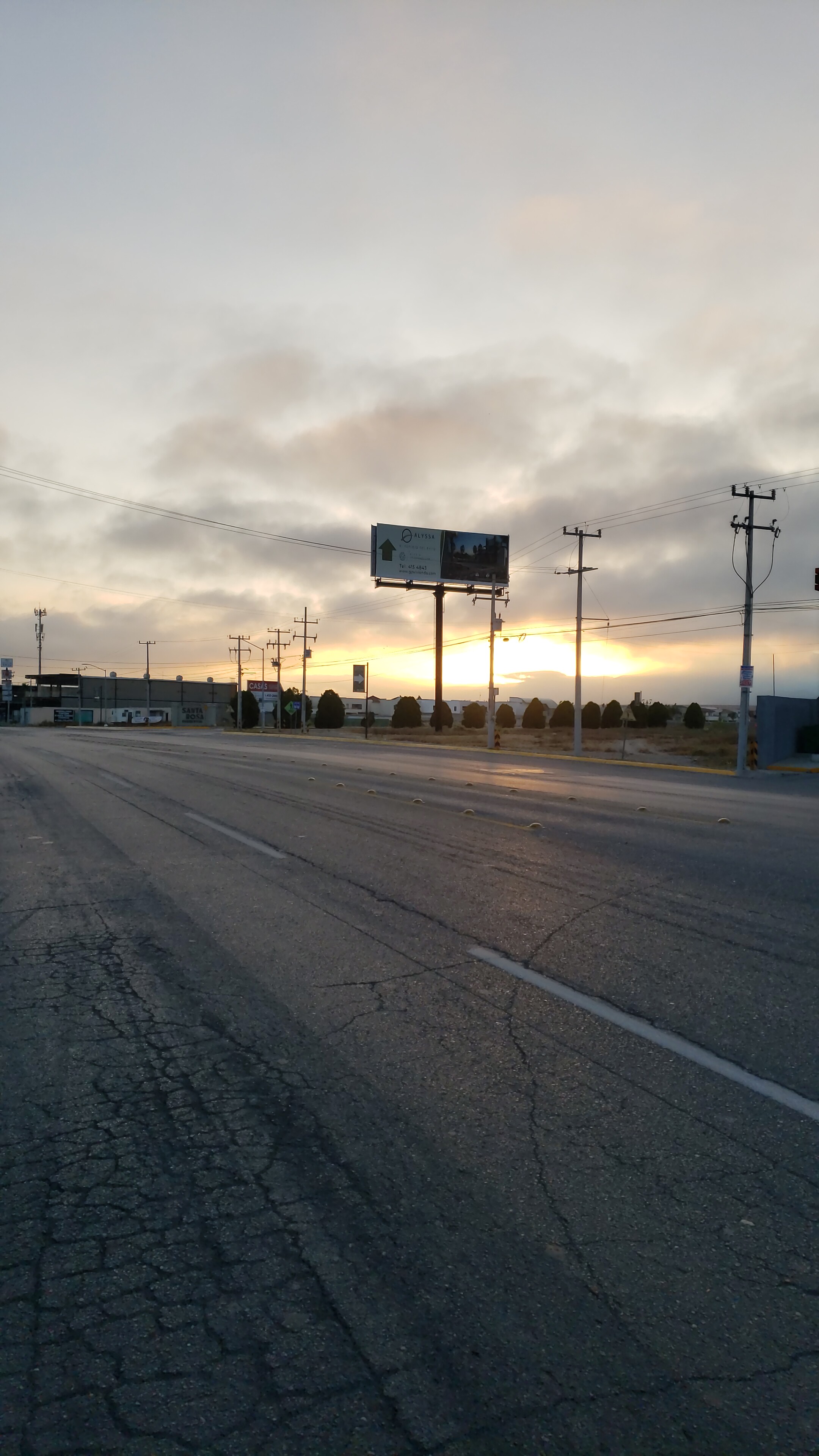 De Privada María Trinidad González Flores 2115, Saltillo a Rosa Imperial 174, Saltillo