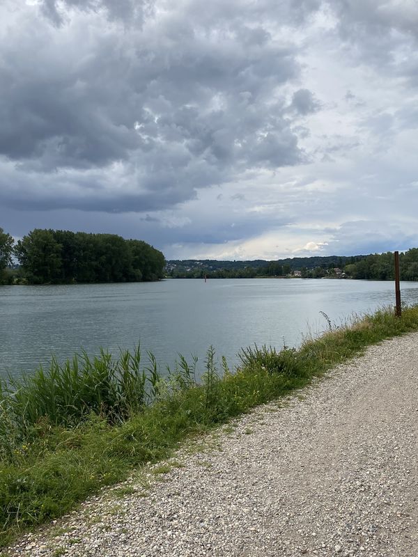 Restful route in Massieux