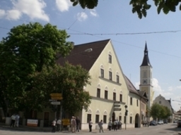 Hebe Bild 5 entlang der Bikemap-Route "10.07.12 Grafing-Ergoldsbach (1. Etappe)" hervor