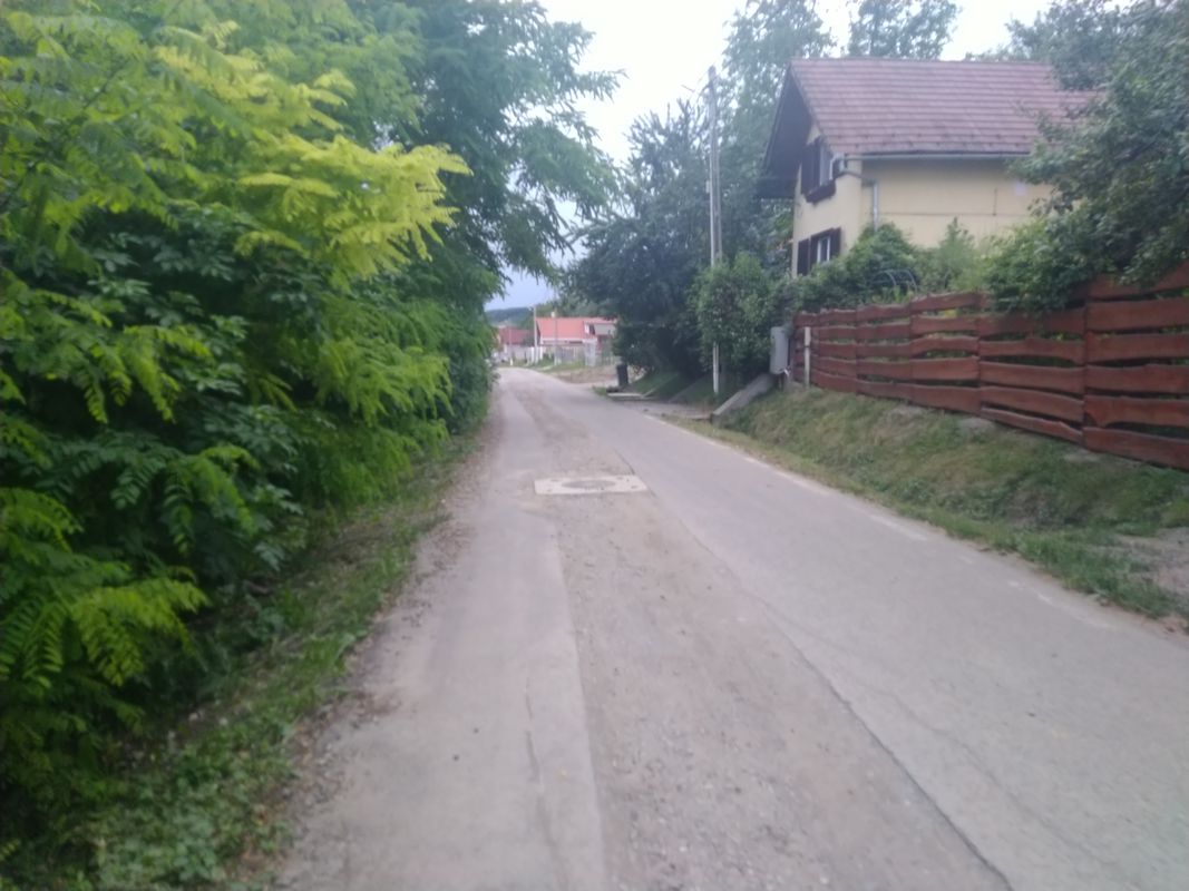 Aleea Soarelui, Livezeni to Aleea Lunii, Livezeni