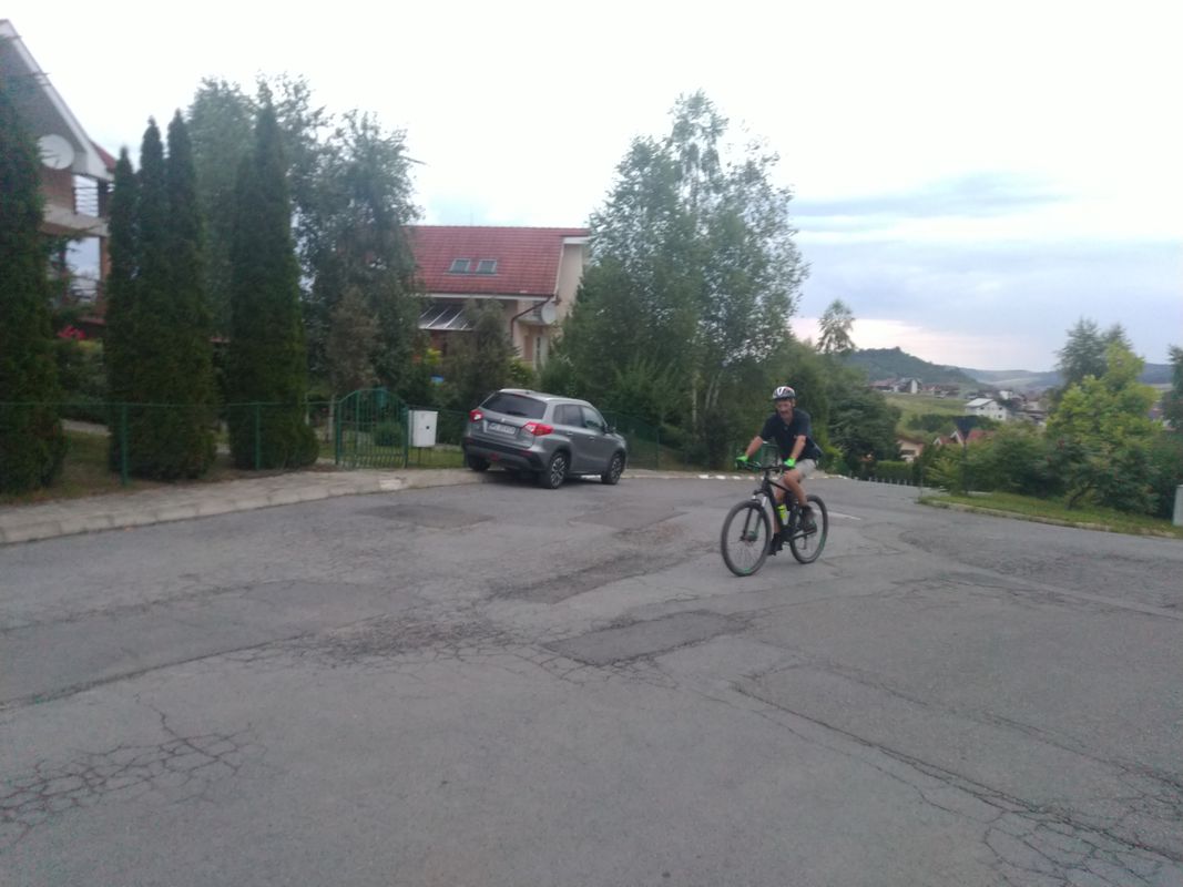 Aleea Soarelui, Livezeni to Aleea Lunii, Livezeni