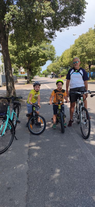 Da Via Sacra Famiglia 12, Verona a Via Selenia, Verona