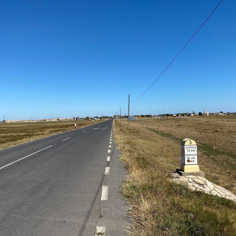 Alternative to avoid the heavy traffic on DN22 if you do EuroVelo 6 (last 4km to Mihai Viteazu unpaved)