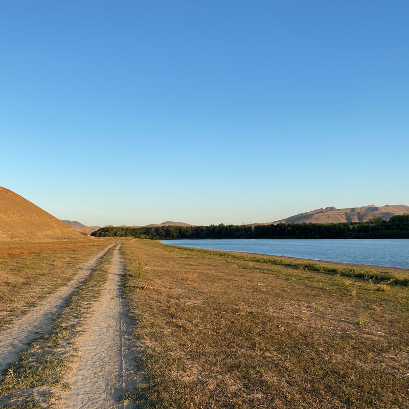 Măcin - Turcoaia on the dike