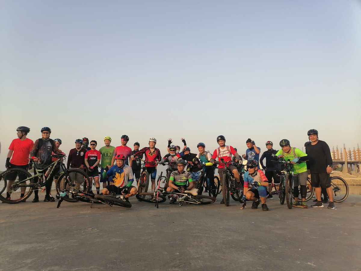 manama-tubli-riffa-clock-hunainiyah-riffa-cycling-route-bikemap