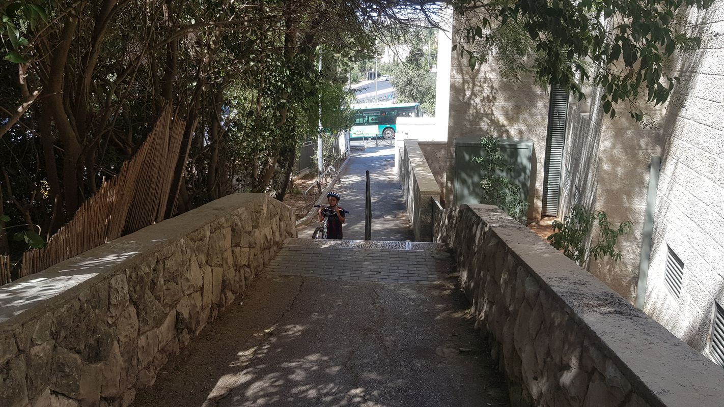 התפוח 19, מוצא עילית to דרך רופין, ירושלים
