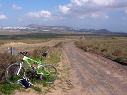 Hebe Bild 3 entlang der Bikemap-Route "MTB-Tour quer durch das Zentrum der Insel" hervor