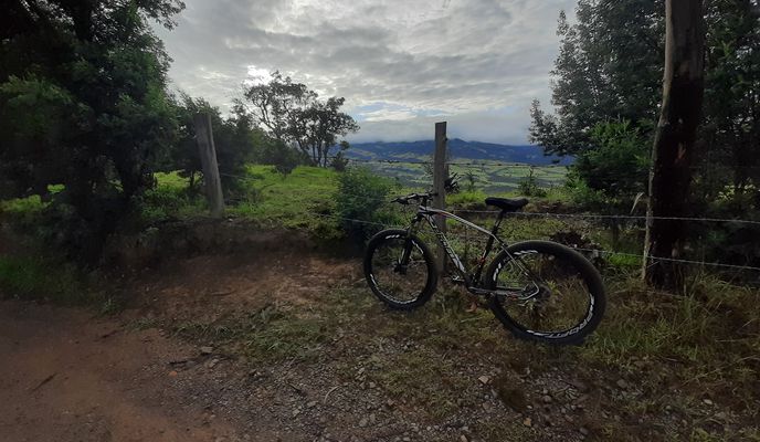 Foto 1 der Bikemap-Route "Cascajera Cumbre    De Calle 2e 146, Guachetá a Carrera 5 4-1, Guachetá"
