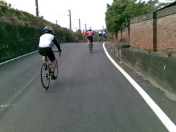 Hebe Bild 14 entlang der Bikemap-Route "ERS 鳳梨山 (實騎版)-11-03-19" hervor