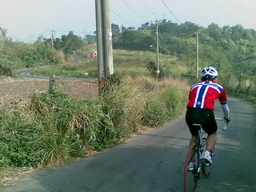 Hebe Bild 5 entlang der Bikemap-Route "ERS 鳳梨山 (實騎版)-11-03-19" hervor