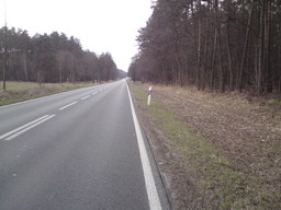 Hebe Bild 37 entlang der Bikemap-Route "Flugplatz Finow Tour" hervor
