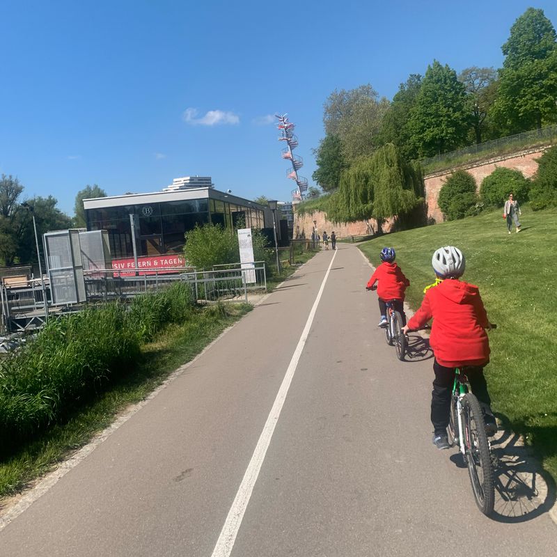 Flache Tour auf Radwegen auch für Kinder geeignet