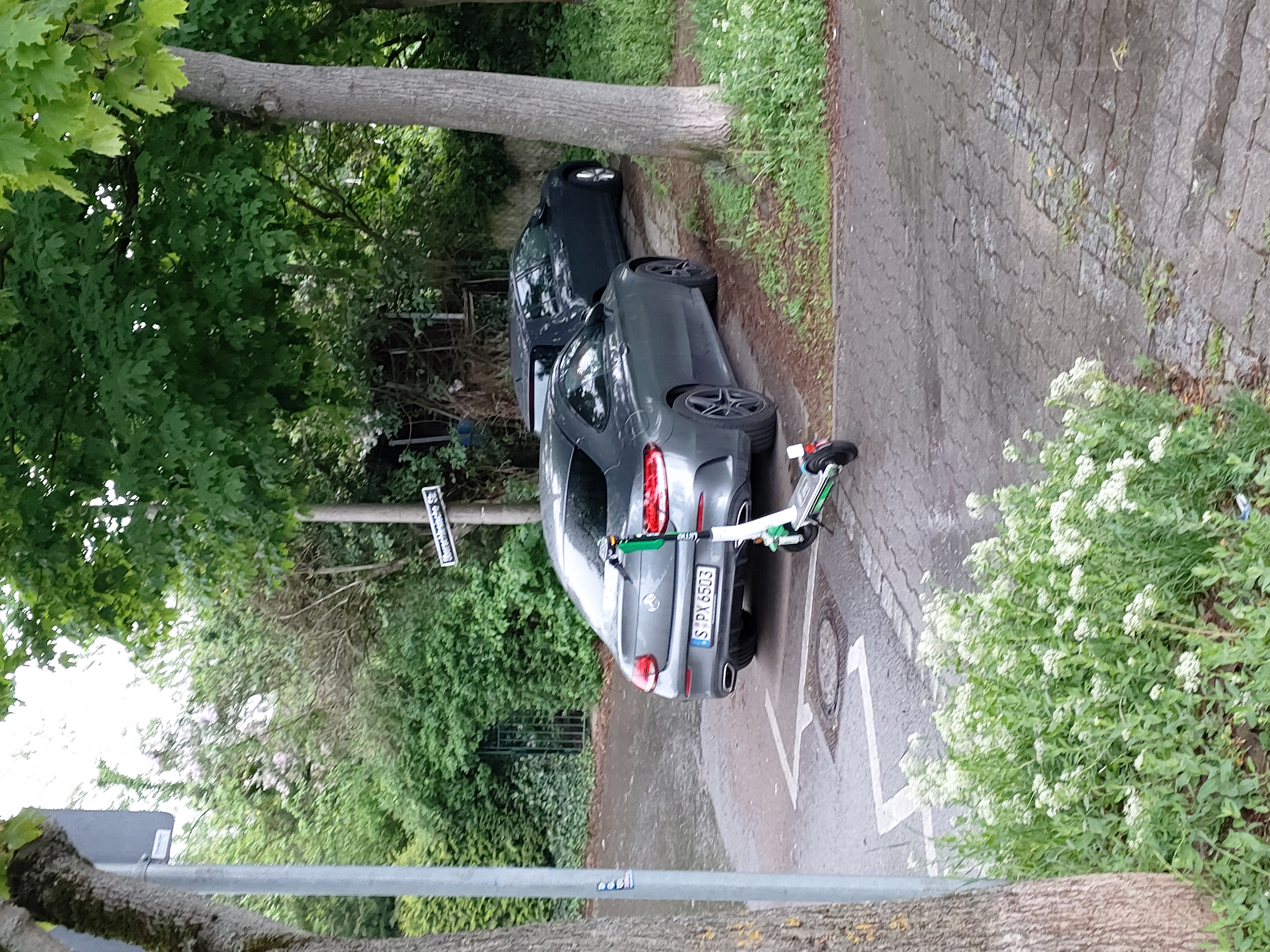 Hebe Bild 1 entlang der Bikemap-Route "Wegestrecke_Zuhause_Geschäft_CI" hervor Hebe Bild 1 entlang der Bikemap-Route "Wegestrecke_Zuhause_Geschäft_CI" hervor