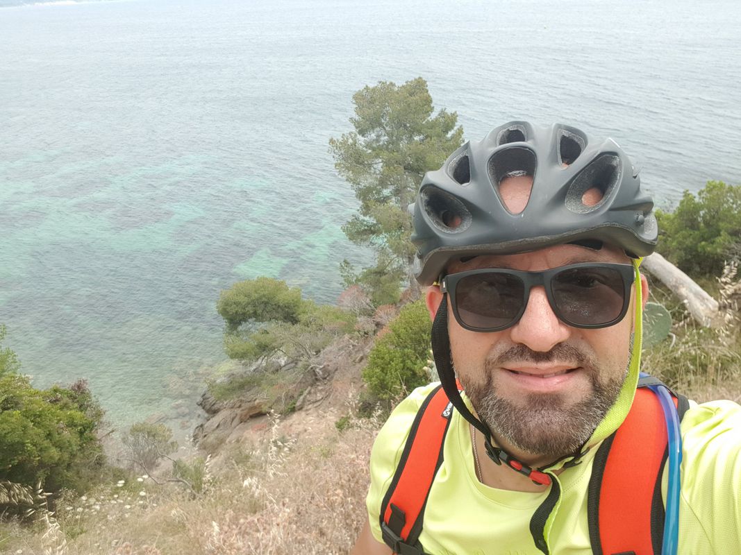 De Avenue des Martyrs de la R茅sistance 4, Le Lavandou 脿 Avenue de la Mer 160, Bormes-les-Mimosas