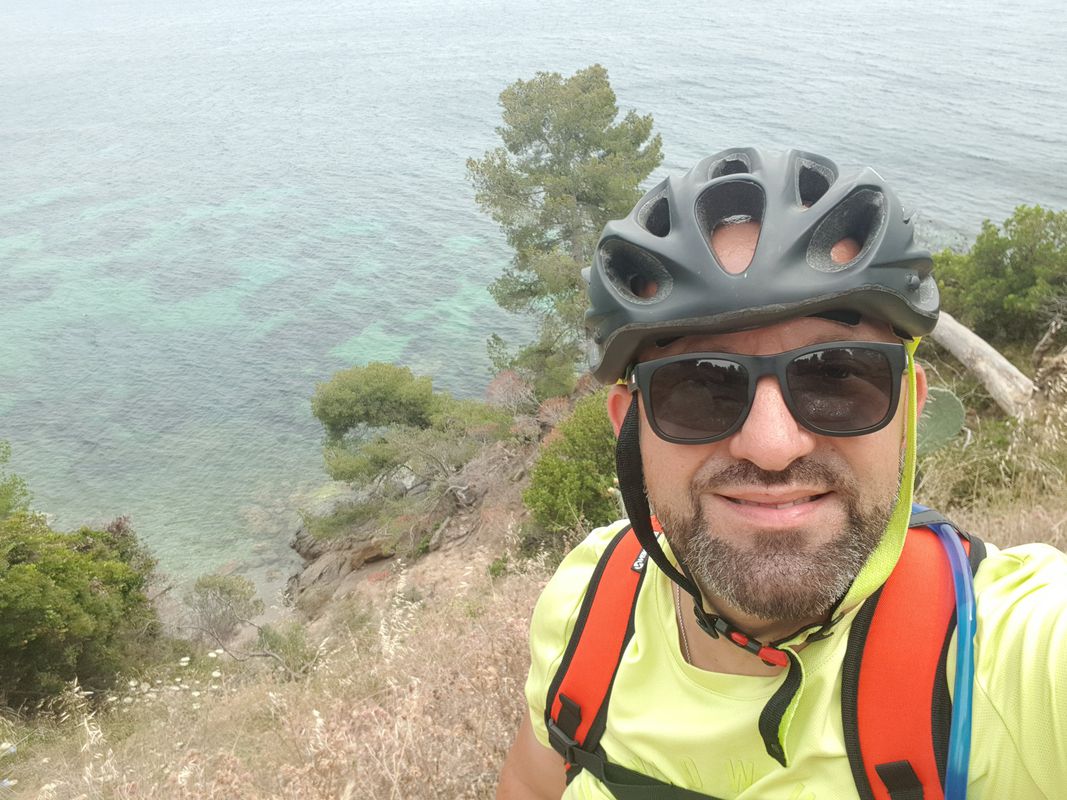 De Avenue des Martyrs de la R茅sistance 4, Le Lavandou 脿 Avenue de la Mer 160, Bormes-les-Mimosas