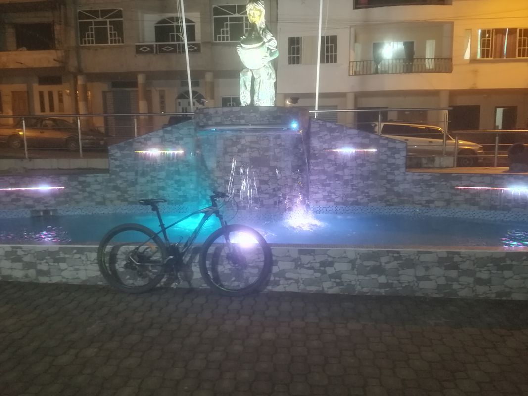 De Via a San Roque a Avenida Ocho de Noviembre 17-54, Piñas