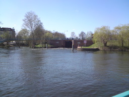 Hebe Bild 9 entlang der Bikemap-Route "Niederfinow Schiffshebewerk Tour" hervor