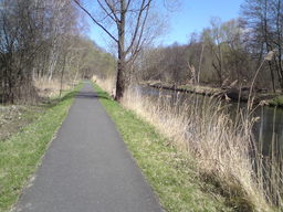 Hebe Bild 13 entlang der Bikemap-Route "Niederfinow Schiffshebewerk Tour" hervor