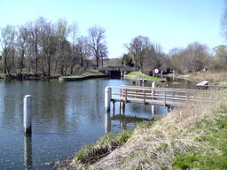 Hebe Bild 14 entlang der Bikemap-Route "Niederfinow Schiffshebewerk Tour" hervor
