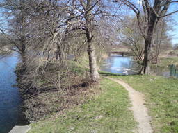 Hebe Bild 29 entlang der Bikemap-Route "Niederfinow Schiffshebewerk Tour" hervor