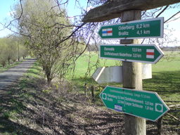 Hebe Bild 30 entlang der Bikemap-Route "Niederfinow Schiffshebewerk Tour" hervor