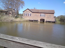 Hebe Bild 33 entlang der Bikemap-Route "Niederfinow Schiffshebewerk Tour" hervor