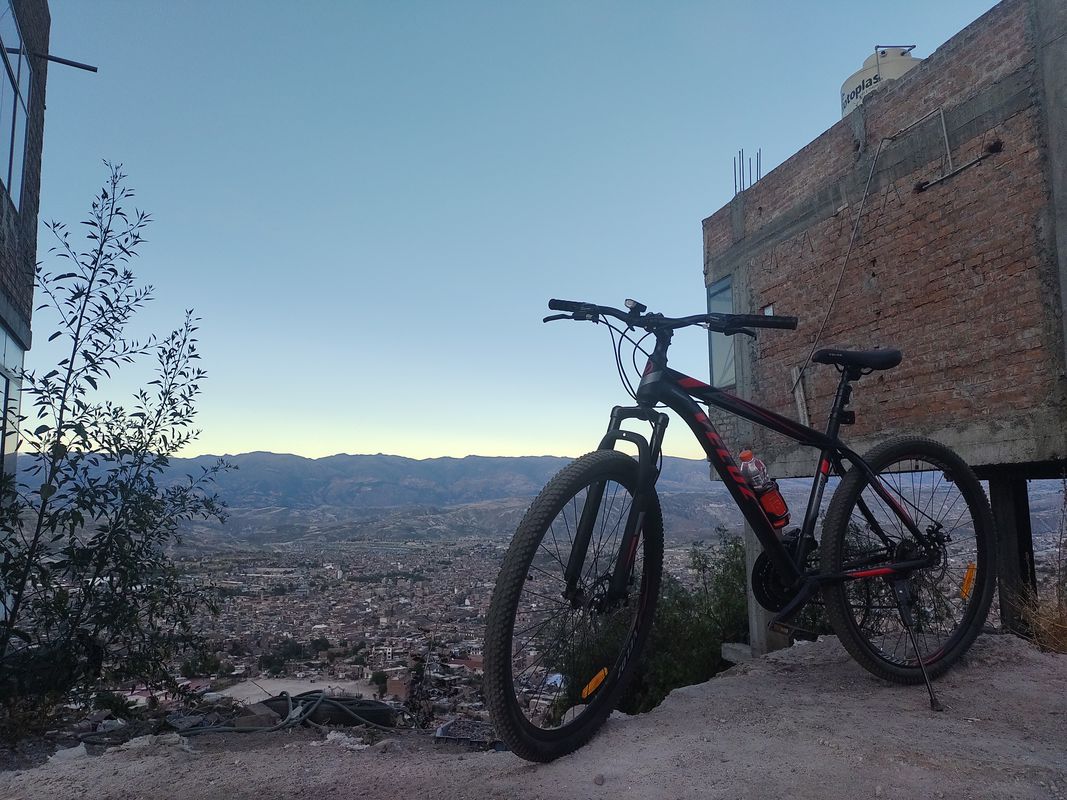 De Via Los Libertadores 218a, Ayacucho a Ayacucho