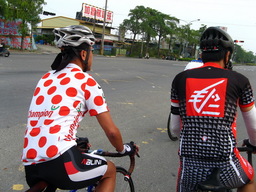 Hebe Bild 3 entlang der Bikemap-Route "LSD 高雄-中寮山-高雄(實騎版)-11-04-24" hervor Hebe Bild 3 entlang der Bikemap-Route "LSD 高雄-中寮山-高雄(實騎版)-11-04-24" hervor