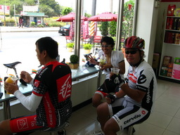 Hebe Bild 12 entlang der Bikemap-Route "LSD 高雄-中寮山-高雄(實騎版)-11-04-24" hervor Hebe Bild 12 entlang der Bikemap-Route "LSD 高雄-中寮山-高雄(實騎版)-11-04-24" hervor