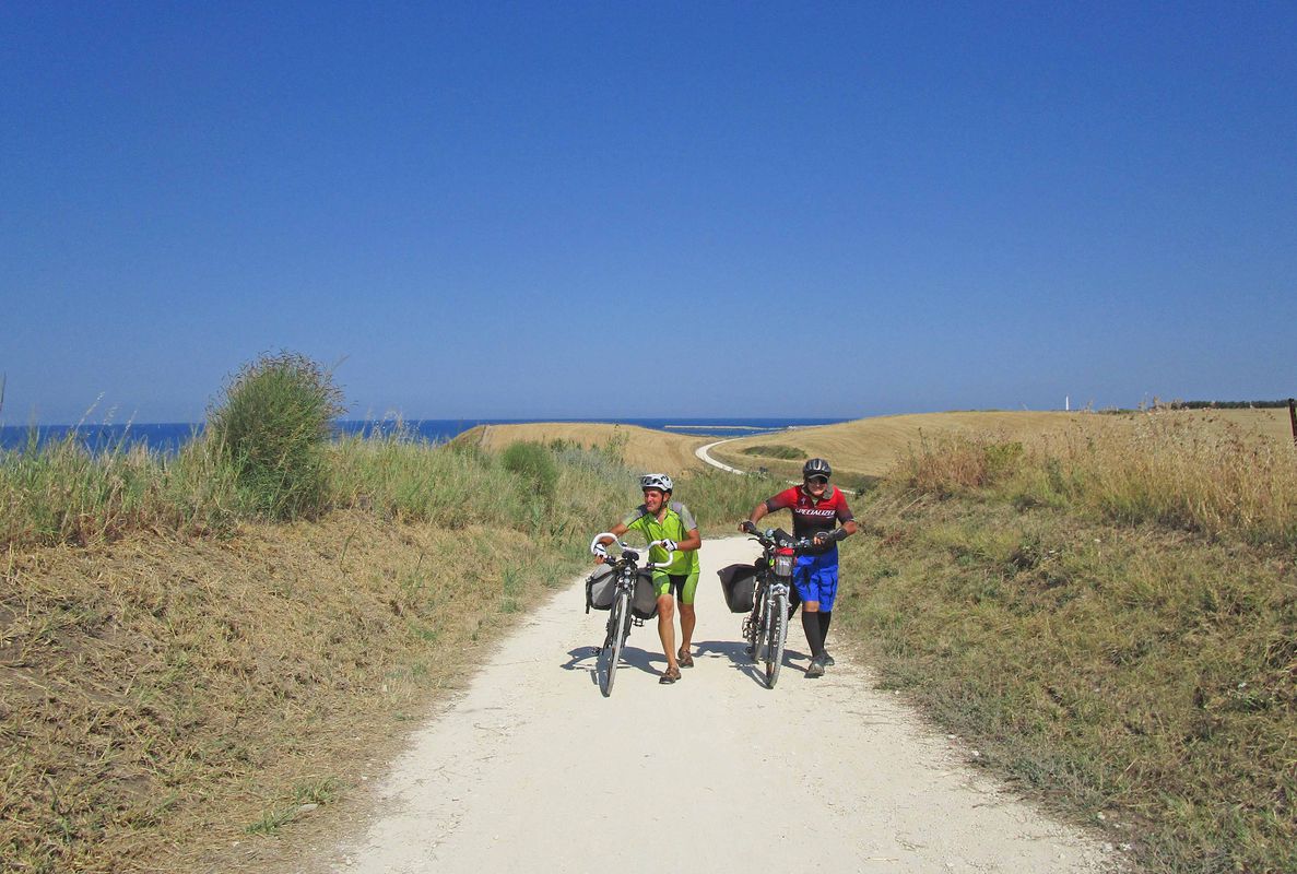z) CV Adriatica 6 Abruzzo cycle route Costa dei Trabocchi, 1: San Salvo to Ortona. Abruzzo ciclovia costiera, tratto 1: Costa dei Trabocchi, San Salvo - Ortona