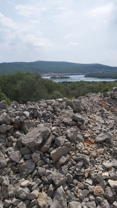 Ulica Narodnog preporoda 80, Krk naar Ulica Narodnog preporoda 80, Krk
