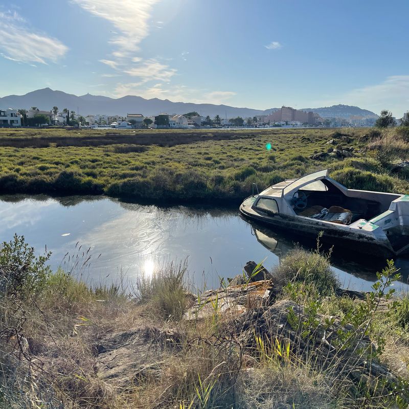 Salins 2 Linia, 15, Castelló d'Empúries to Salins 2 Linia, 16, Castelló d'Empúries