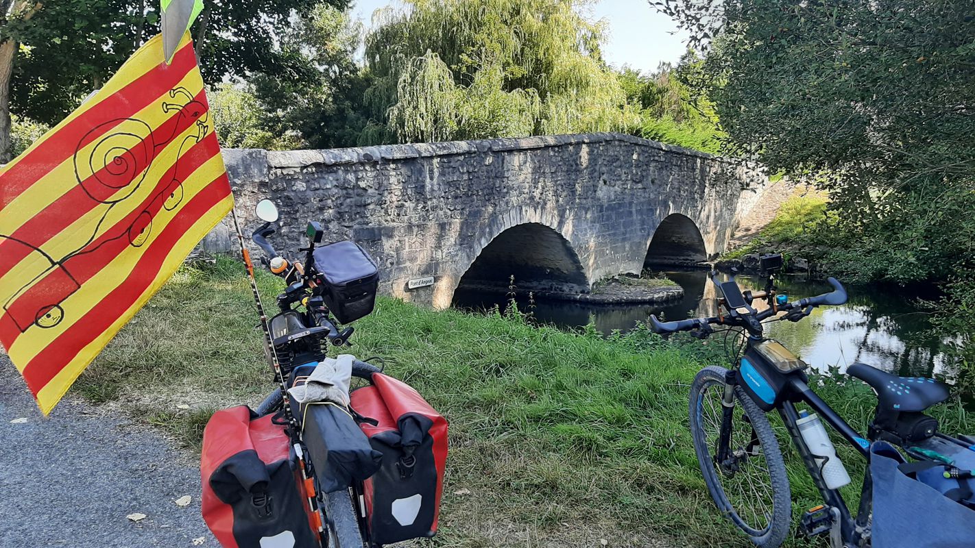 Châteauneuf a Jarnac Flow velo