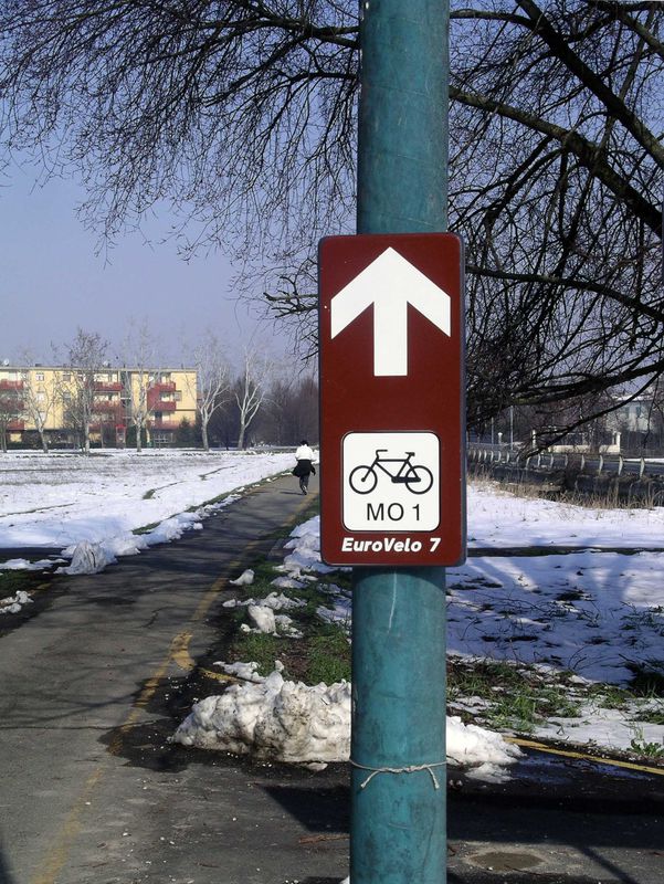 d) Ciclabile ex ferrovia Modena - Vignola.