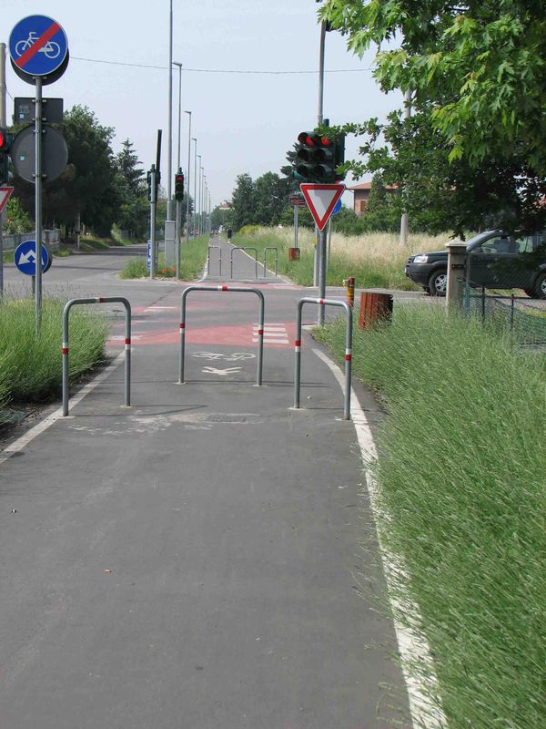 d) Ciclabile ex ferrovia Modena - Vignola.