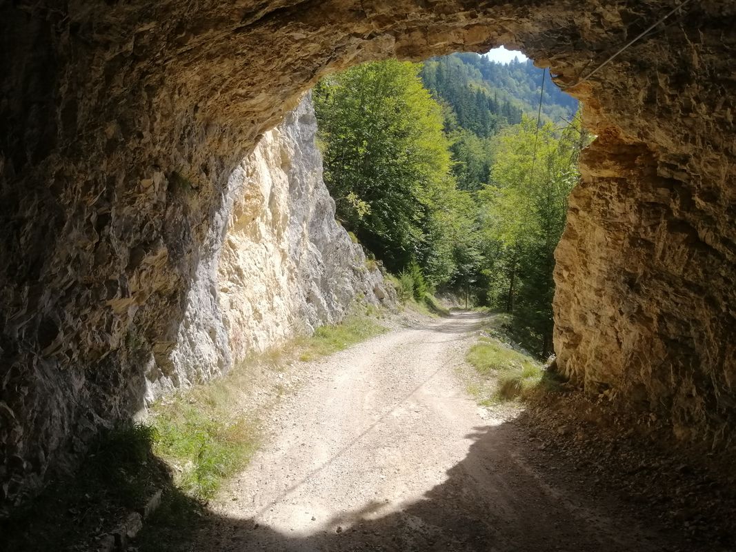 Rue du Midi 11, Le Locle nach Tunnel du Mont Sagne, La Chaux-de-Fonds