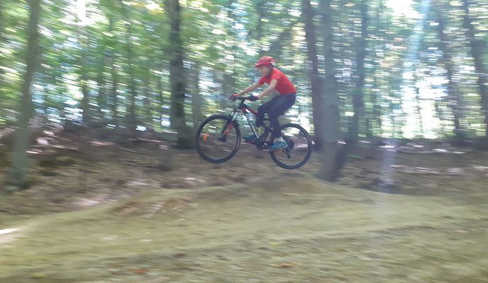 Foto 1 der Bikemap-Route "Poiana Brasov, Brașov to Șirul Livezii 1, Brașov" Foto 1 der Bikemap-Route "Poiana Brasov, Brașov to Șirul Livezii 1, Brașov"