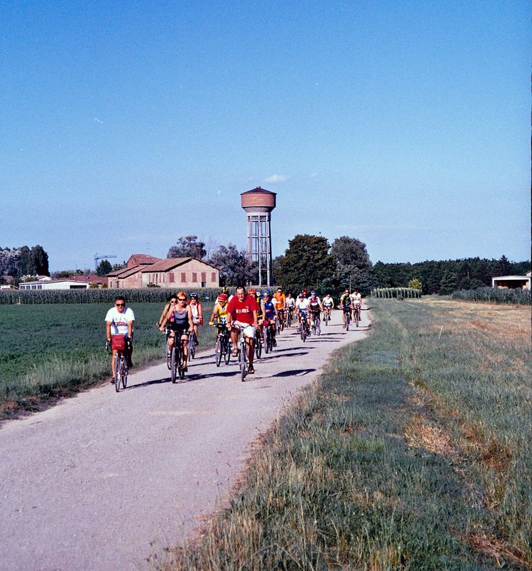 c) Ciclovia ex Ferrovia Bagnolo - Correggio - Carpi;  Disused Railway Bagnolo Carpi.