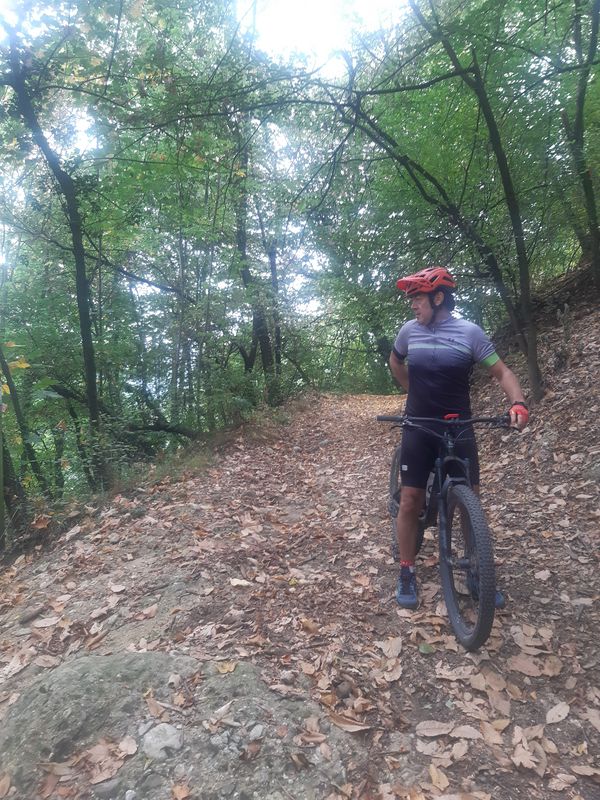 mtb con giro ottolenghi, 100 croci, strada dei colli, bosco delle fate, bric paluch,  insalata.....