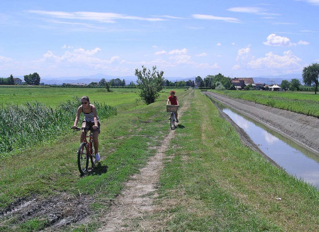 c) Percorso Gonzaghesco: Reggio Emilia - Novellara - Guastalla