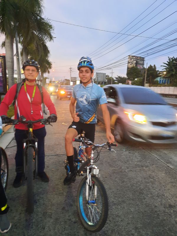 De Calle Constitucion, San Salvador a Bulevar Constitución 49, San Salvador