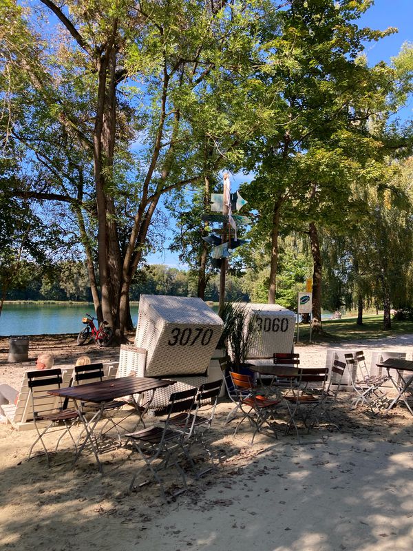 Sozialstation Augsburg am Lech über Wiesen und Felder nach zurück Augsburg
