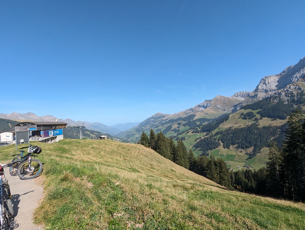 Schick die Familie auf die Alp und dreh 'ne Runde zum Hahnemoos-Pass